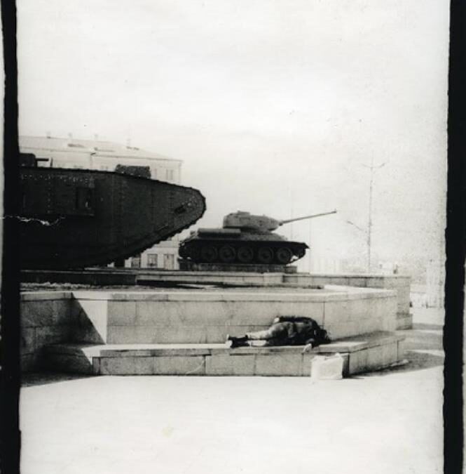 Wystawa dokumentalna ukraińskich artystów przedstawiająca i opisująca wojnę poprzez ich codzienne posty na kanałach społecznościowych