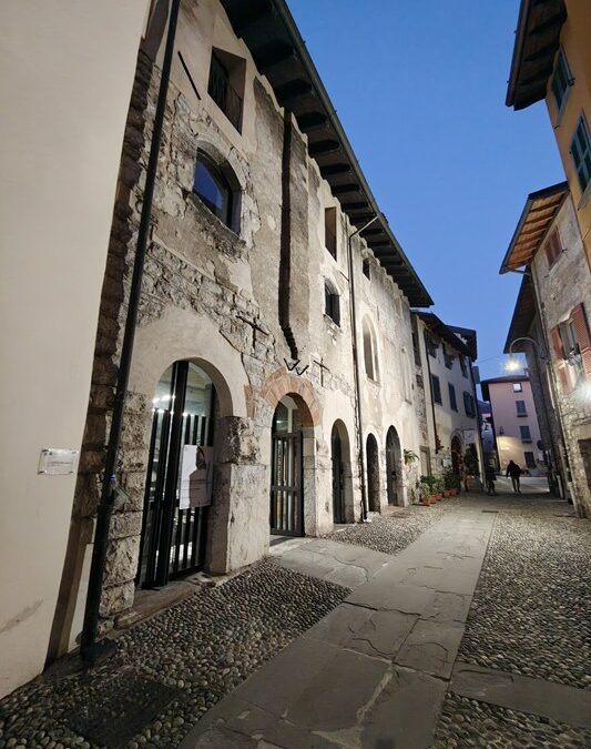 Kulturalne wojaże po Lombardii: Zaułek westchnień